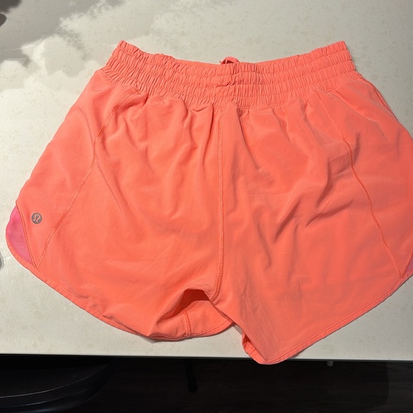 Lululemon hotty hot high rise lined shorts 4” size 4 in pink - Picture 2 of 3